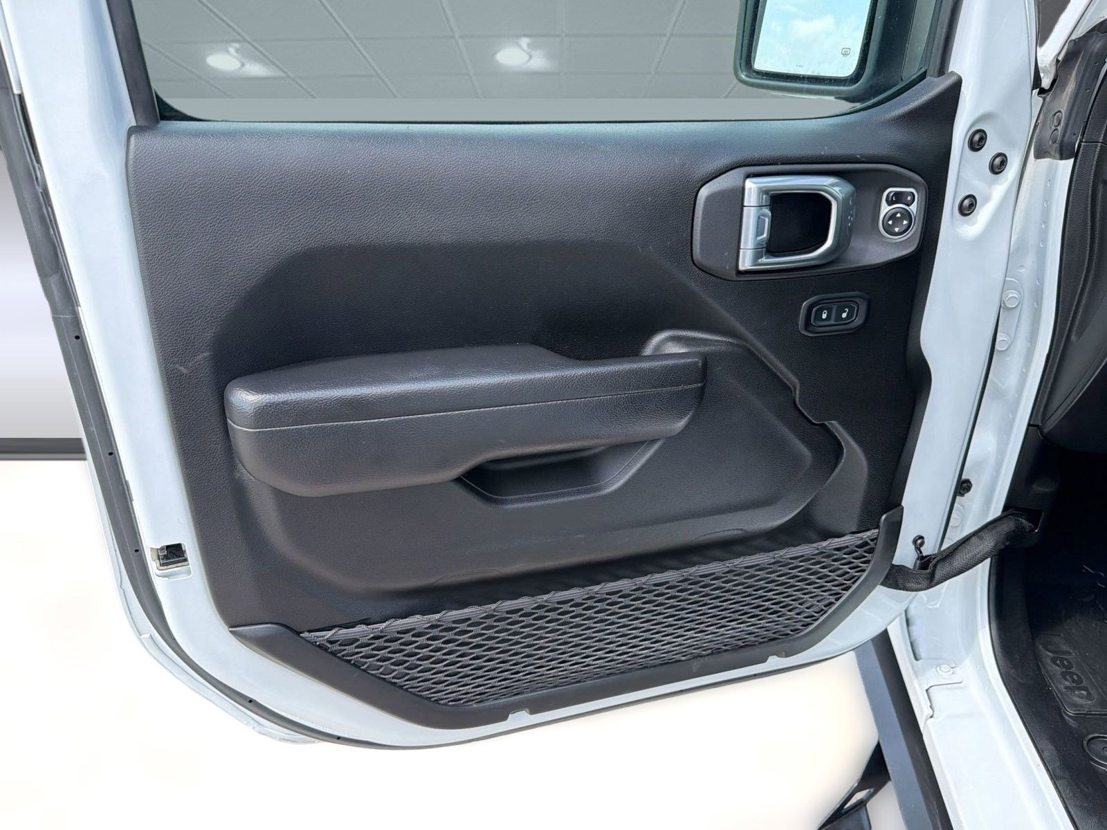 Used 2022 Jeep Gladiator Willys AWD/4WD image 19