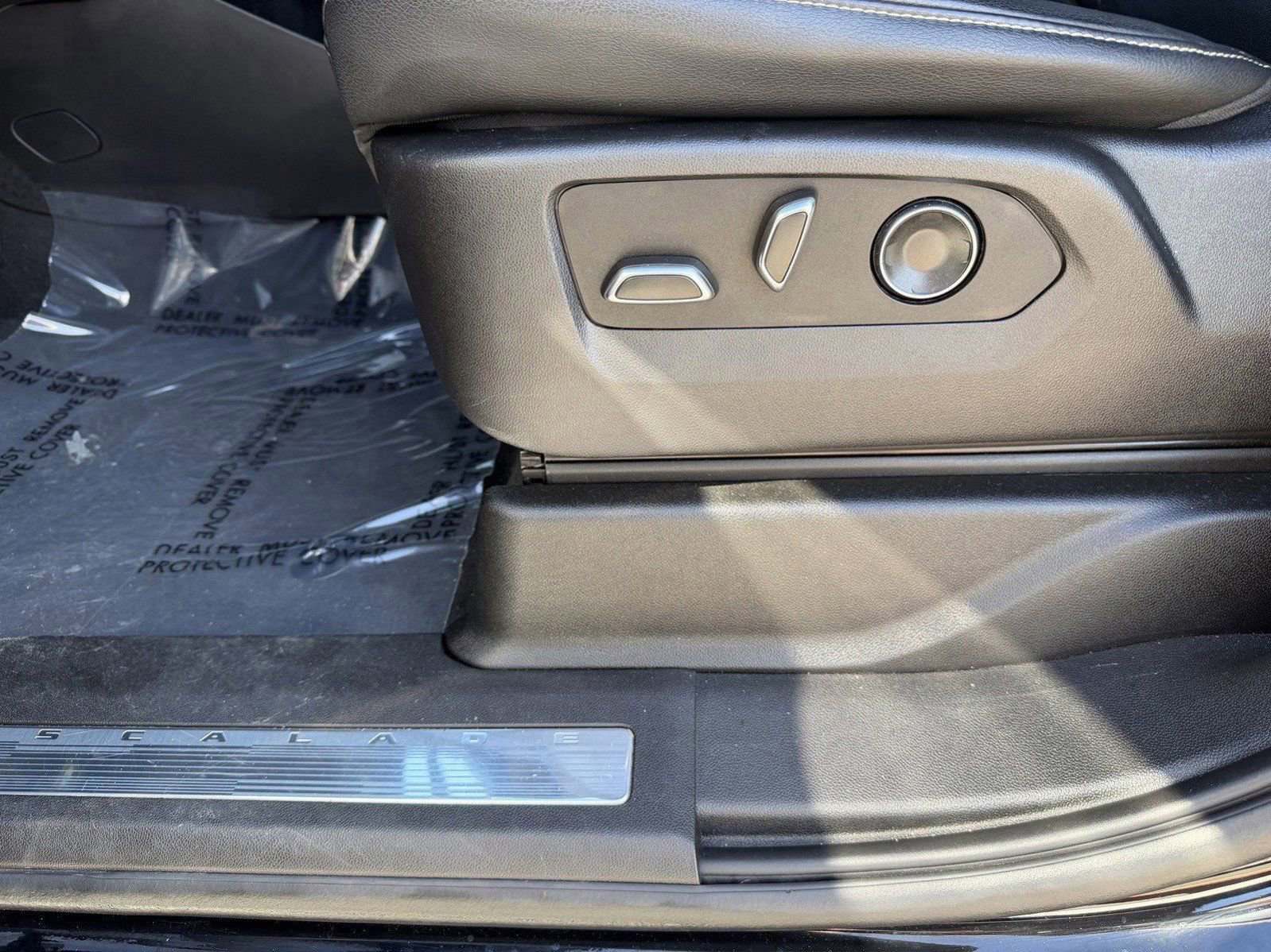Used 2021 Cadillac Escalade Luxury image 38