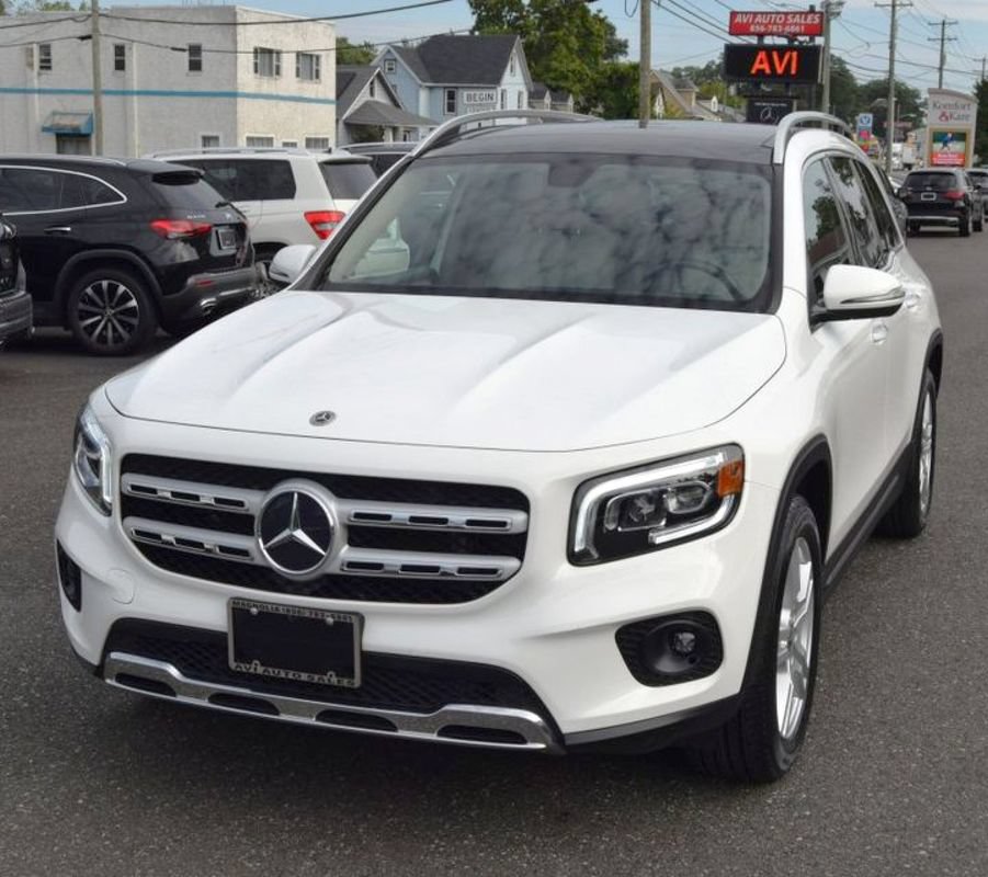 Used 2023 Mercedes-Benz GLB 250 4MATIC w/ Premium Package image 3