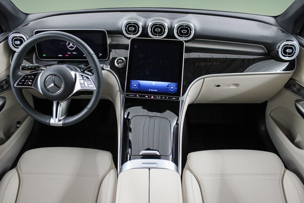 Used 2025 Mercedes-Benz GLC 300 image 19