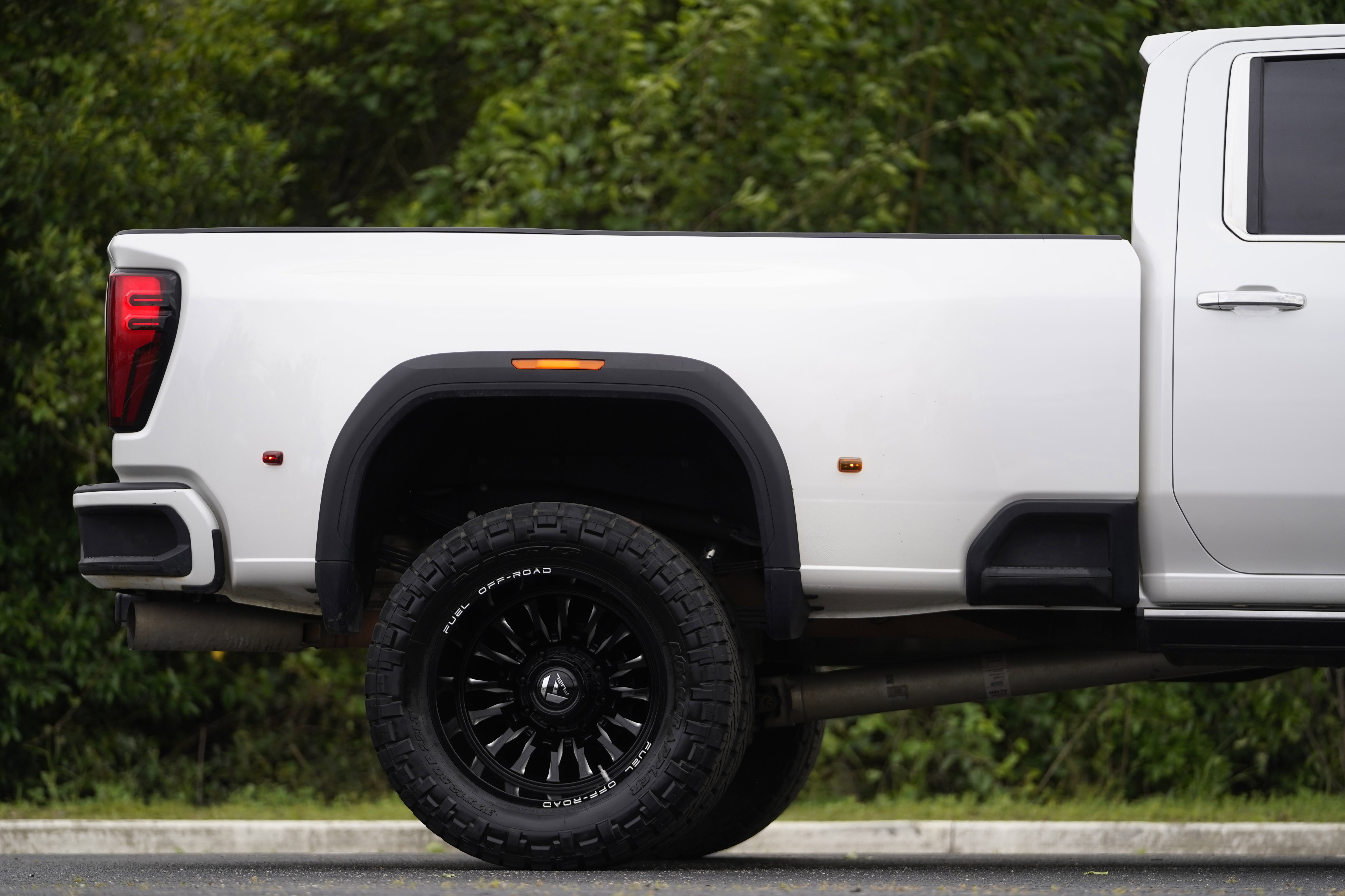 Used 2025 GMC Sierra 3500 Denali Ultimate AWD/4WD image 5