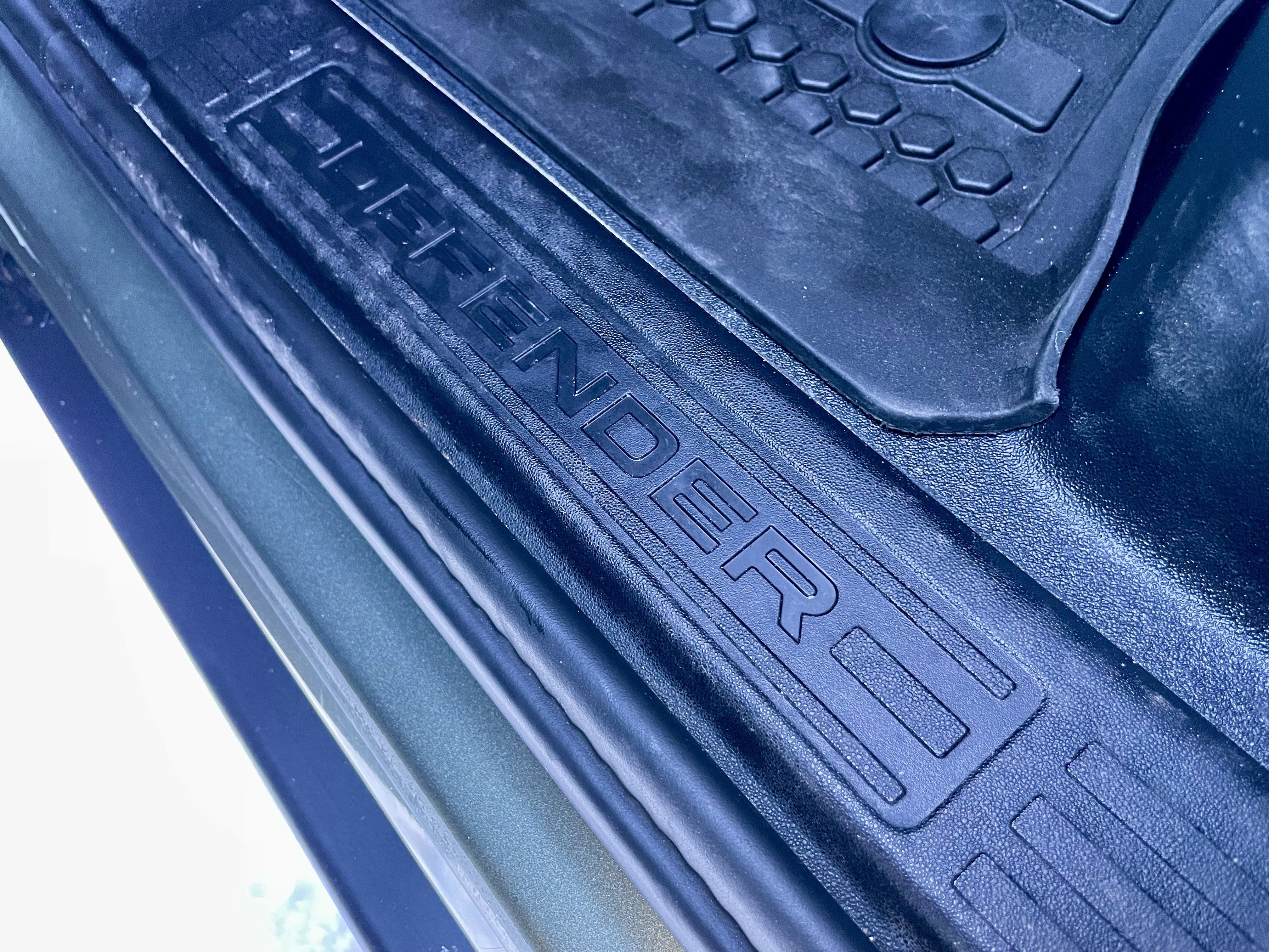 Certified 2025 Land Rover Defender 110 X-Dynamic SE image 40