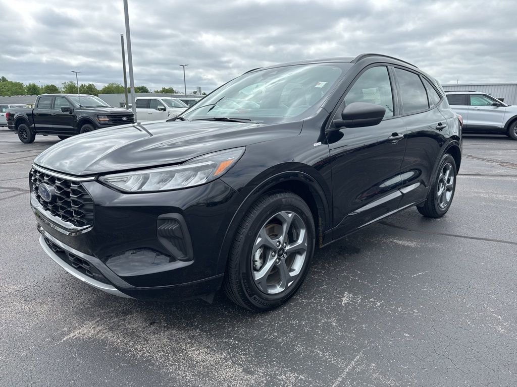 Used 2024 Ford Escape ST-Line w/ Tech Pack #1 FWD image 4