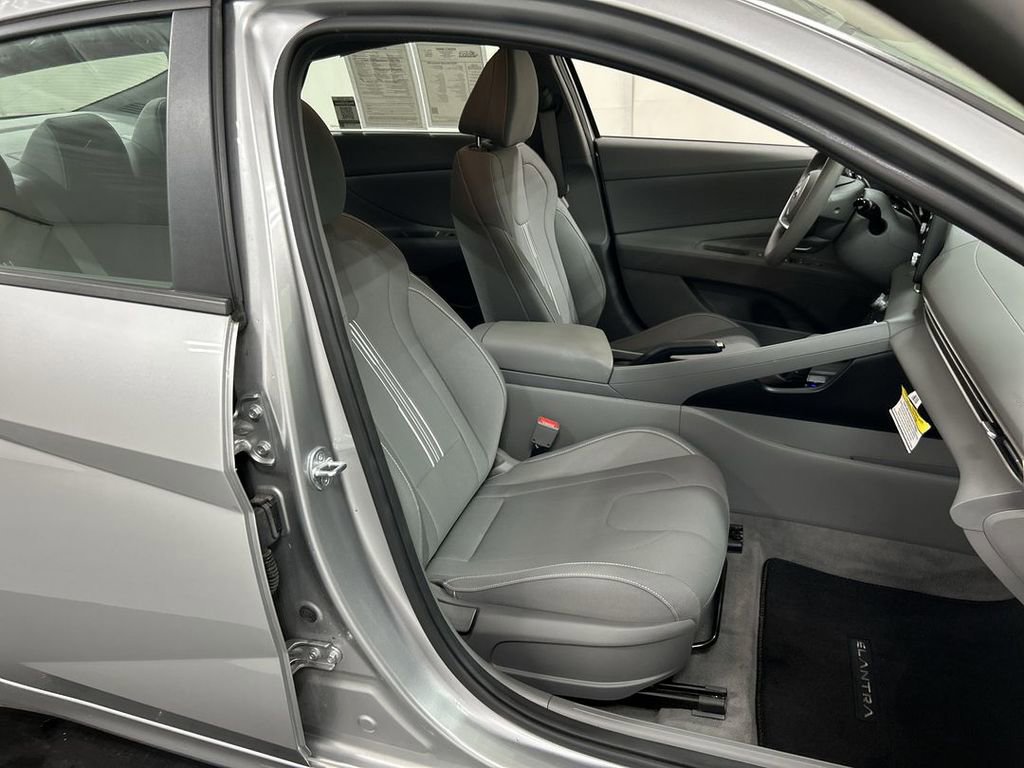 Used 2023 Hyundai Elantra SEL w/ Cargo Package FWD image 22