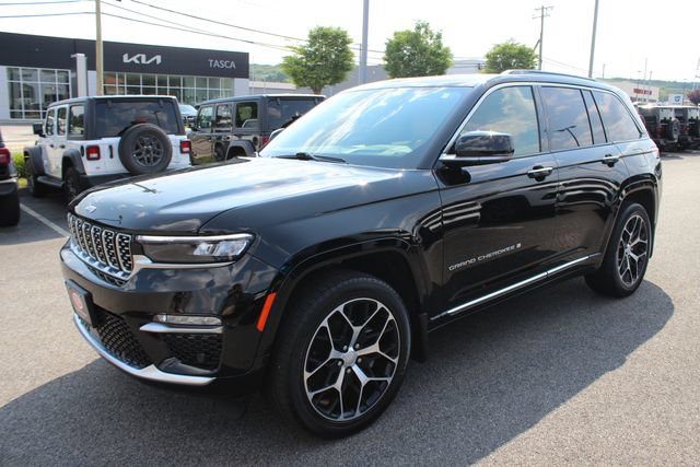 Used 2025 Jeep Grand Cherokee Summit AWD/4WD image 2
