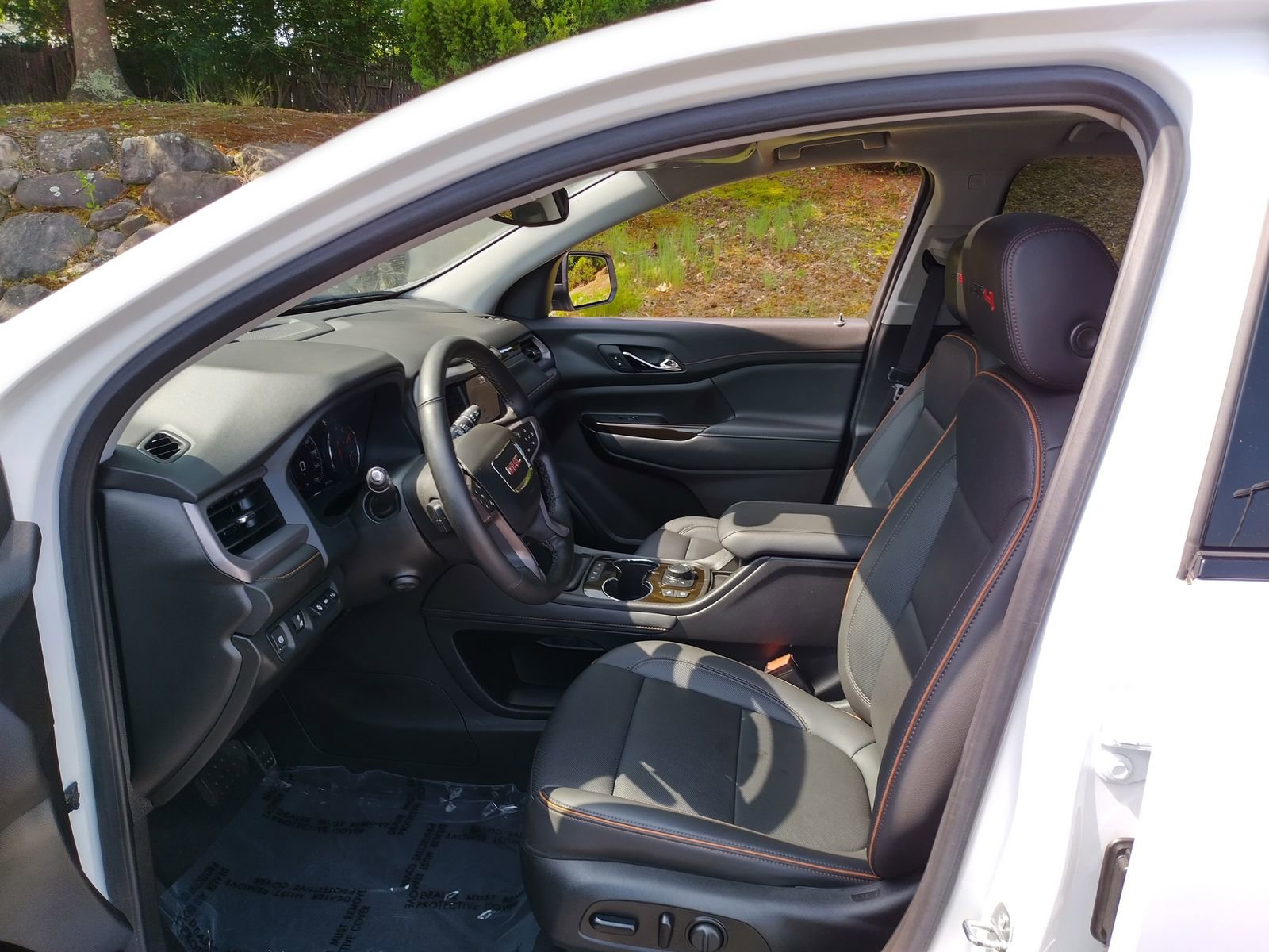 Used 2023 GMC Acadia AT4 w/ Technology Package image 8