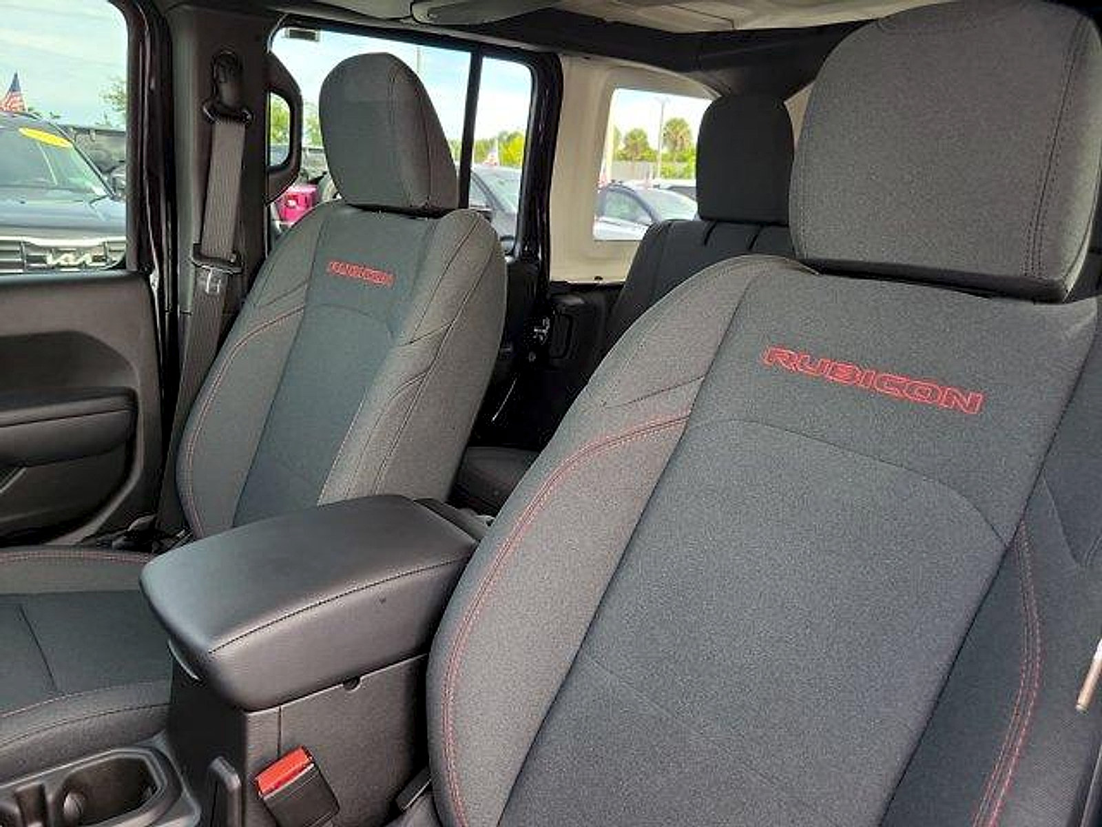 Used 2025 Jeep Wrangler Unlimited Rubicon w/ Convenience Group AWD/4WD image 24