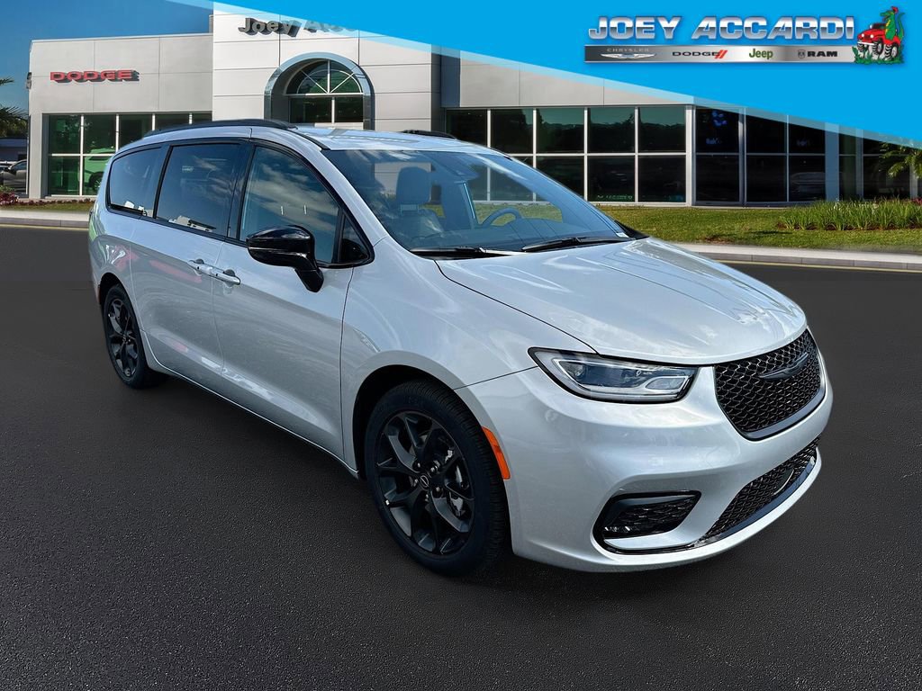 New 2026 Chrysler Pacifica Select