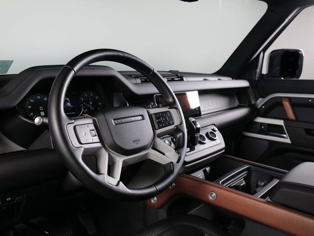 Used 2024 Land Rover Defender 110 SE AWD/4WD image 4