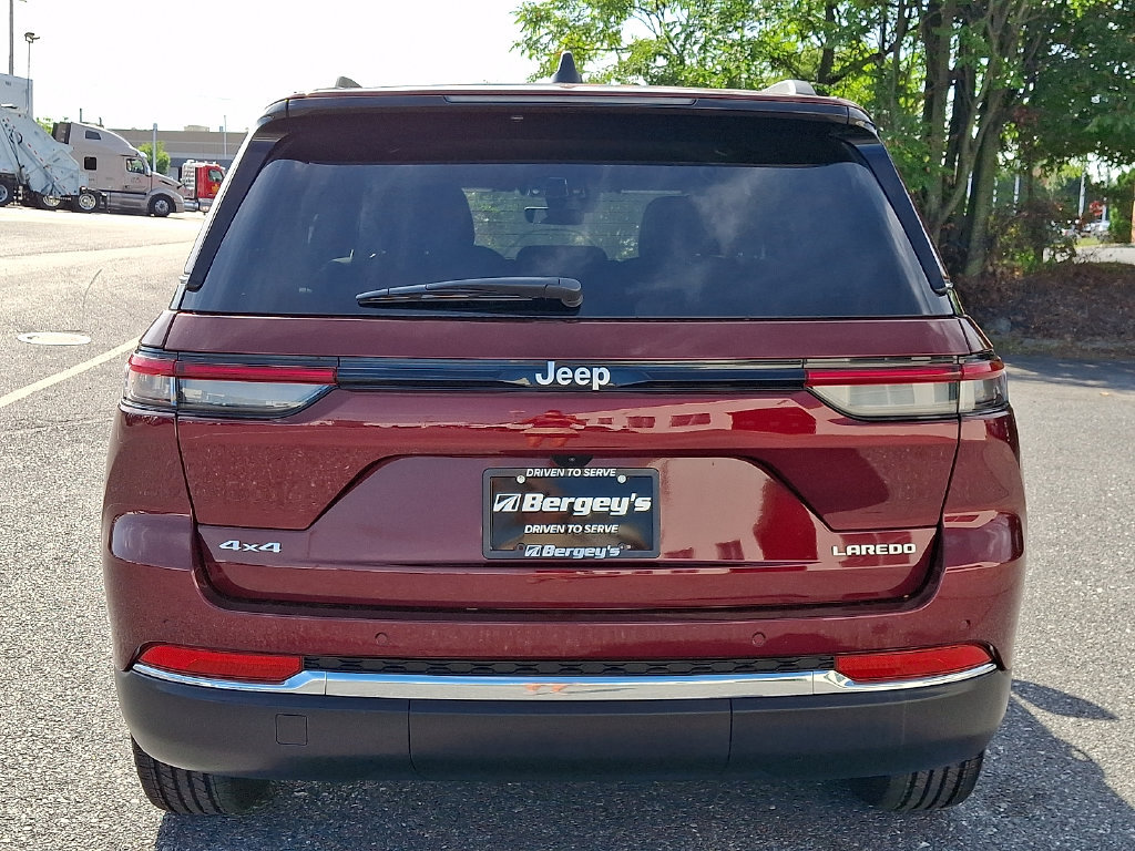 Certified 2025 Jeep Grand Cherokee Laredo w/ Luxury Tech Group I AWD/4WD image 6