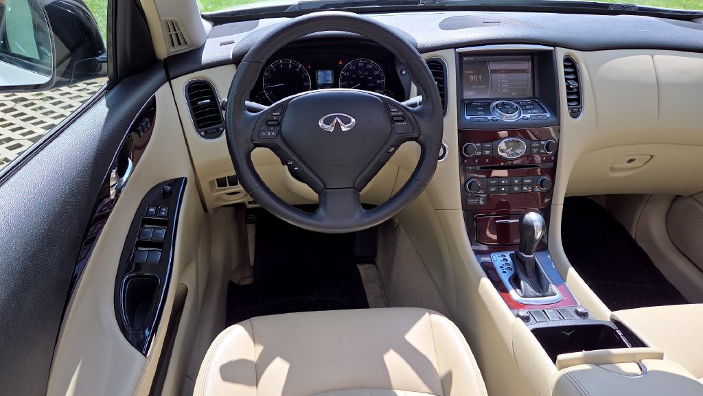 Used 2017 INFINITI QX50 AWD w/ Premium Package image 17