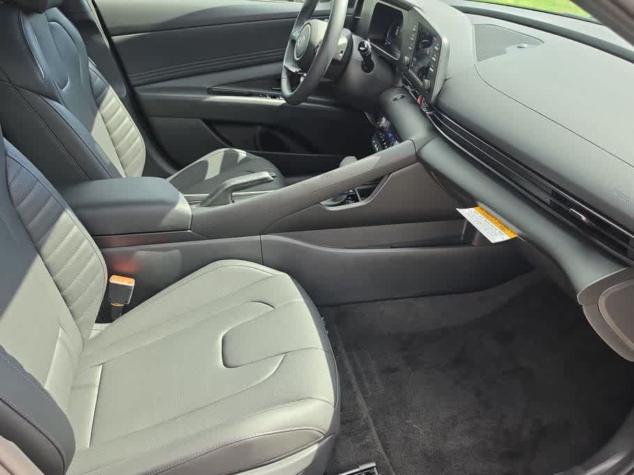 New 2026 Hyundai Elantra SEL Sport FWD image 22