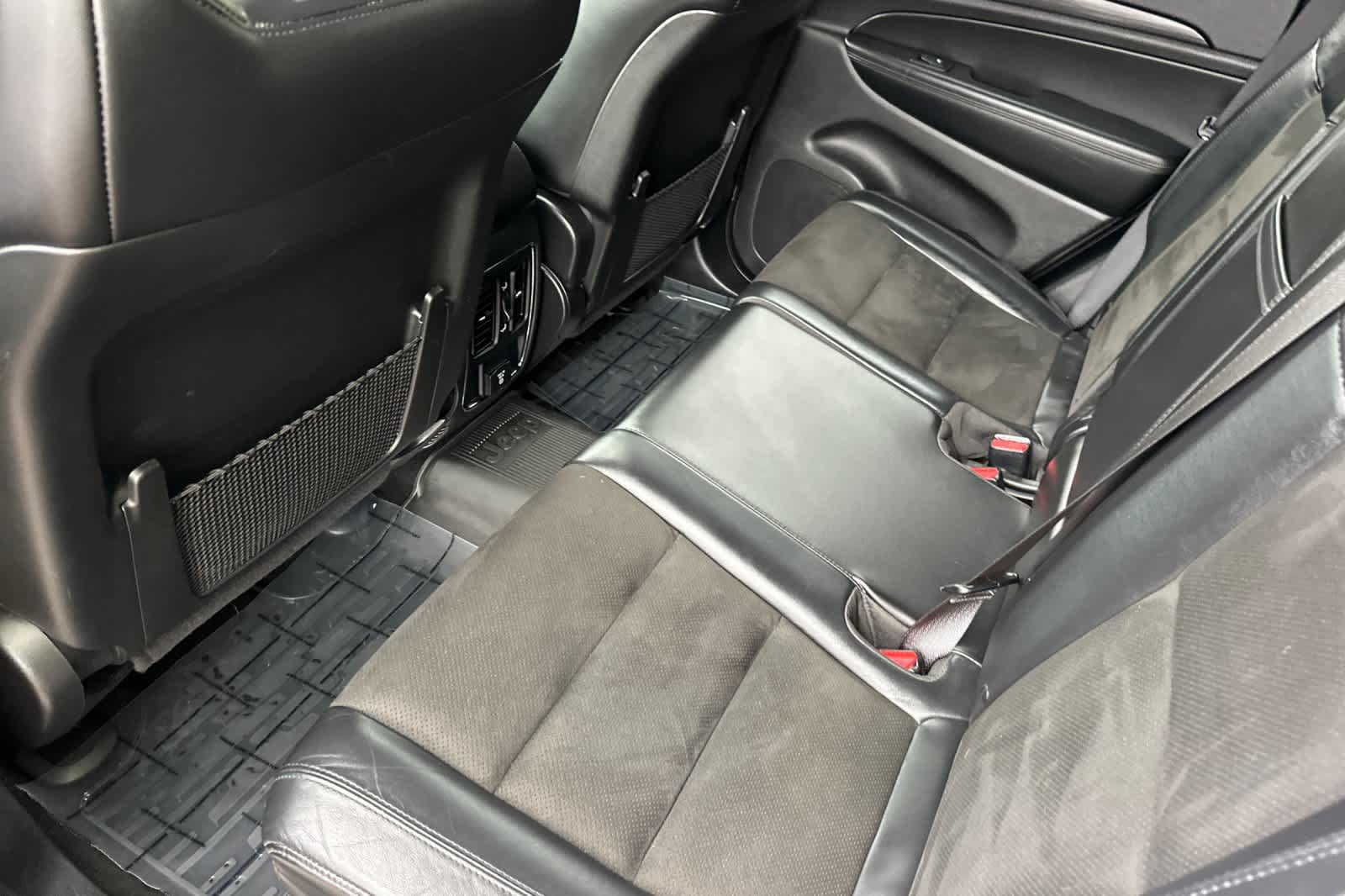 Used 2019 Jeep Grand Cherokee Altitude AWD/4WD image 4
