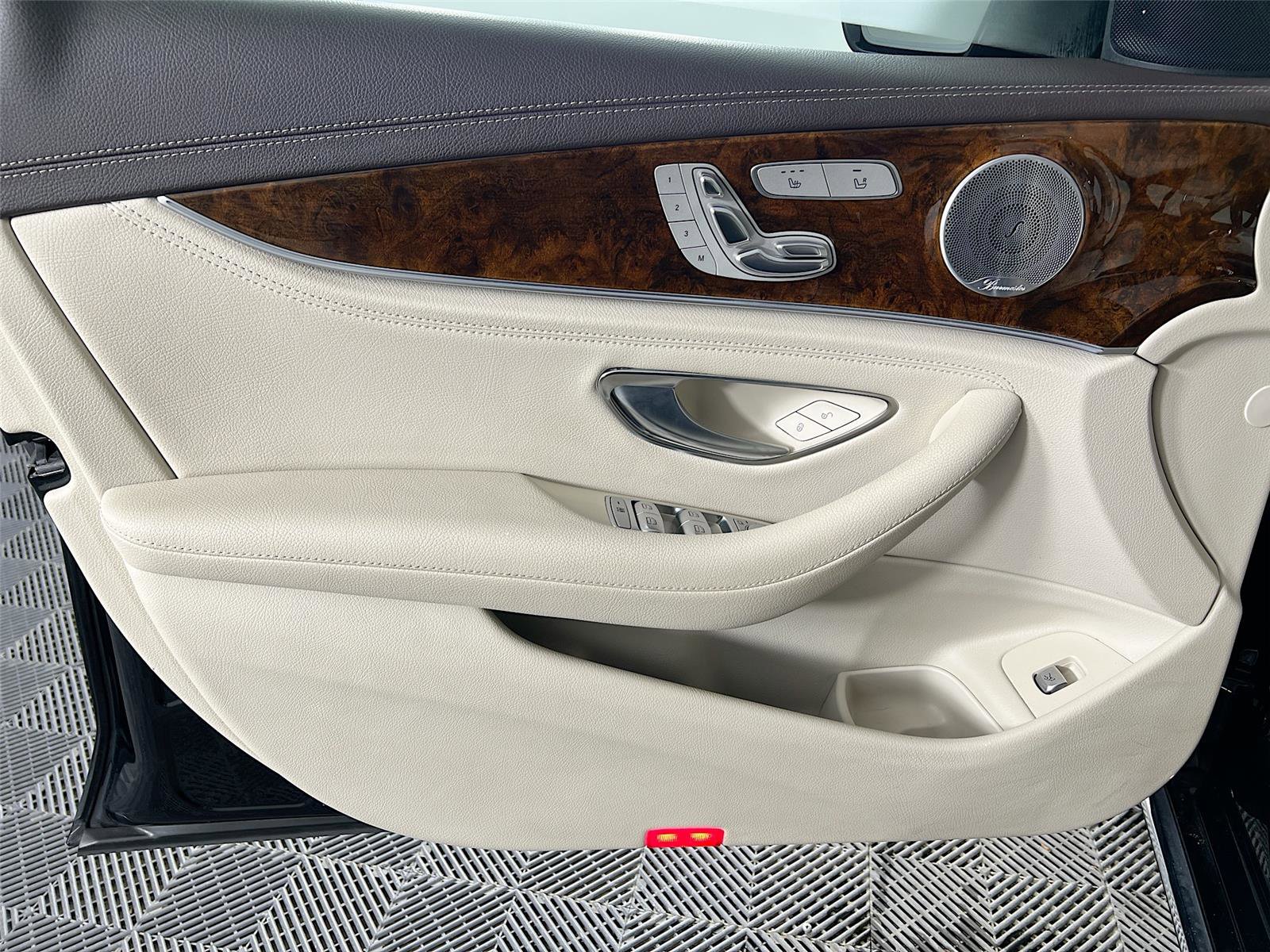 Certified 2019 Mercedes-Benz E 300 4MATIC image 17