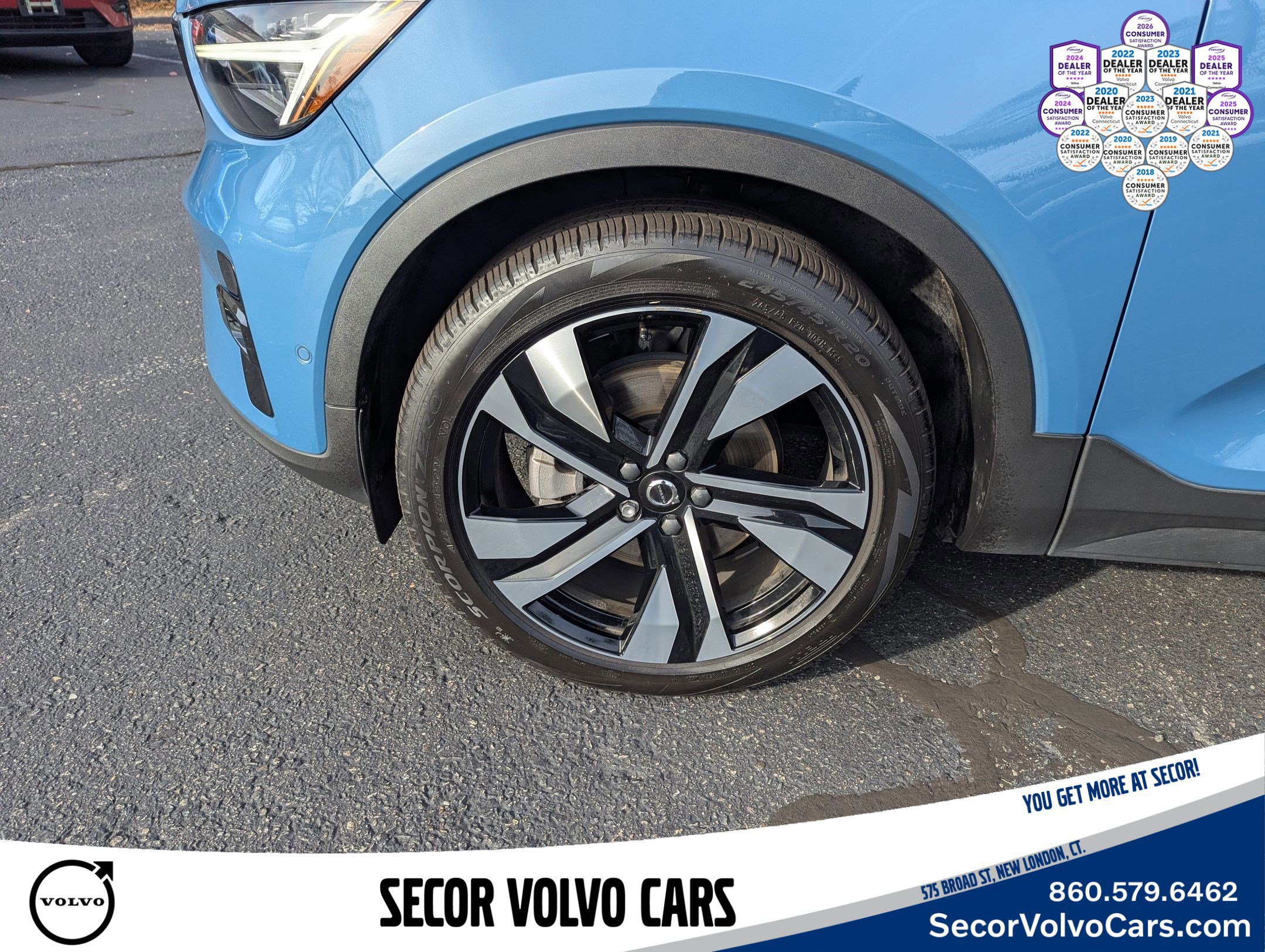 Certified 2023 Volvo XC40 B5 Ultimate w/ Protection Package Premier image 28