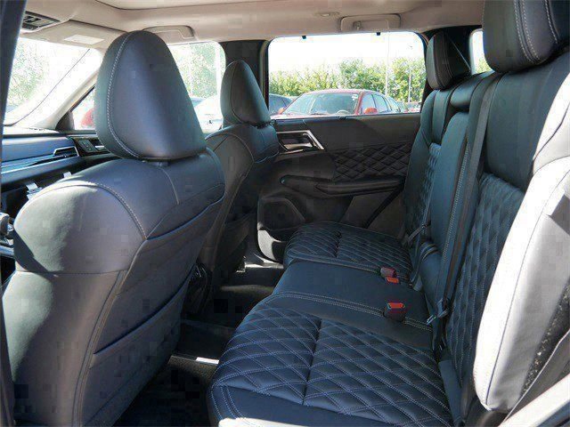 New 2025 Mitsubishi Outlander SEL image 5