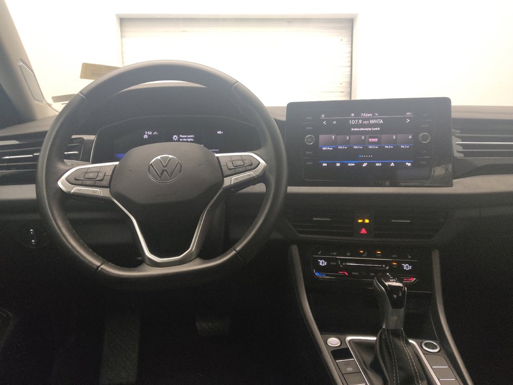 Used 2025 Volkswagen Jetta SE FWD image 22