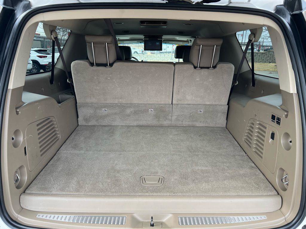 Used 2018 Chevrolet Suburban LT w/ LT Signature Package image 24