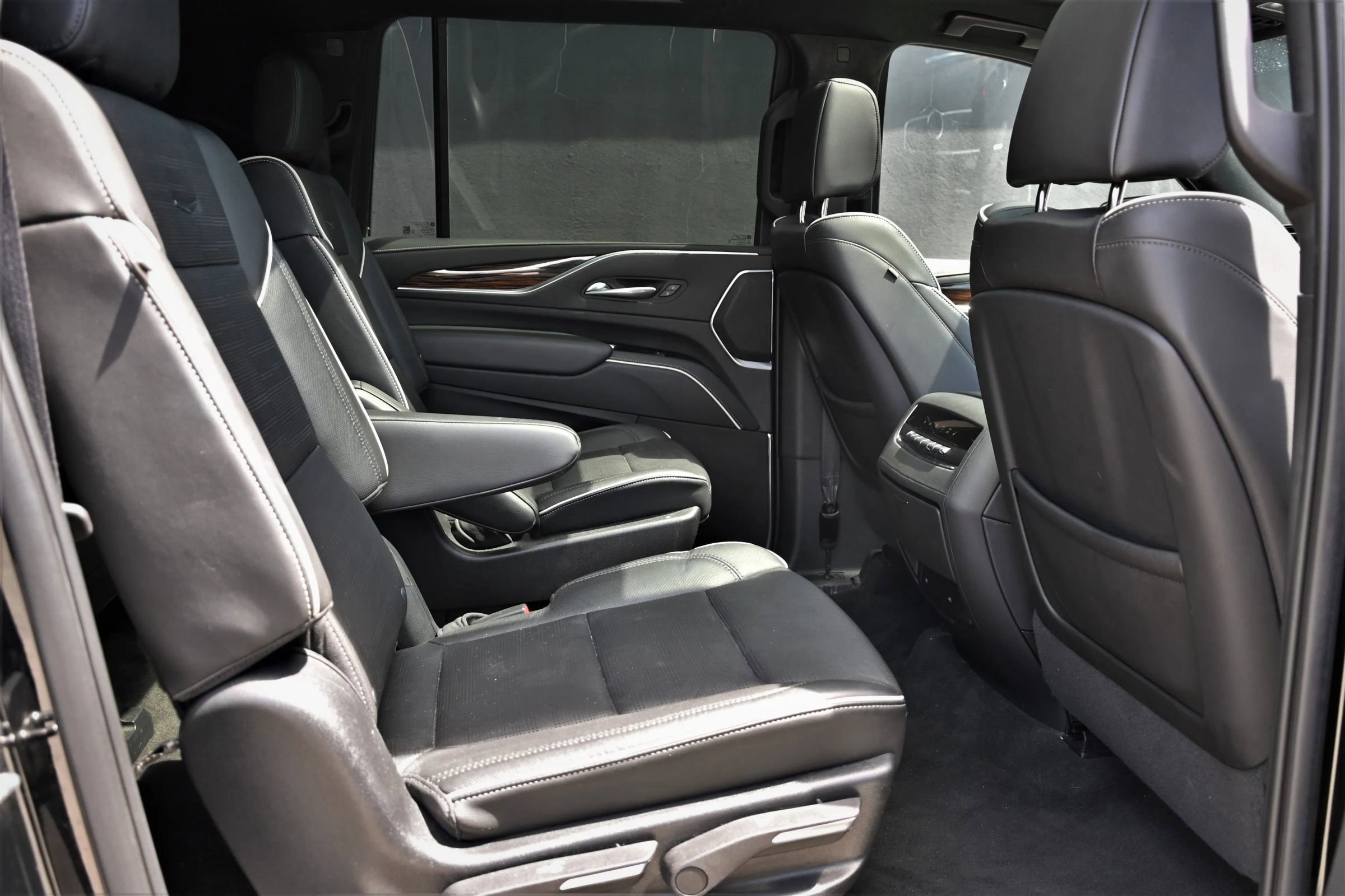Used 2022 Cadillac Escalade ESV Premium Luxury AWD/4WD image 23