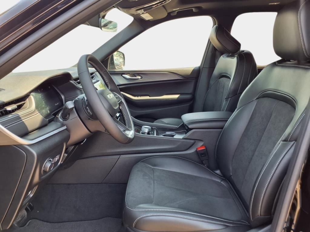 New 2025 Jeep Grand Cherokee L Altitude image 8