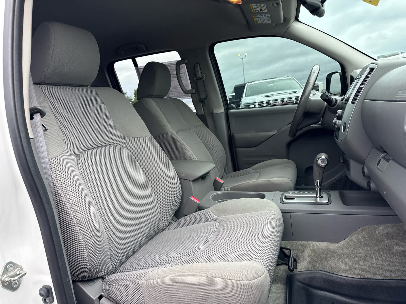Used 2018 Nissan Frontier SV w/ Value Truck Package AWD/4WD image 11