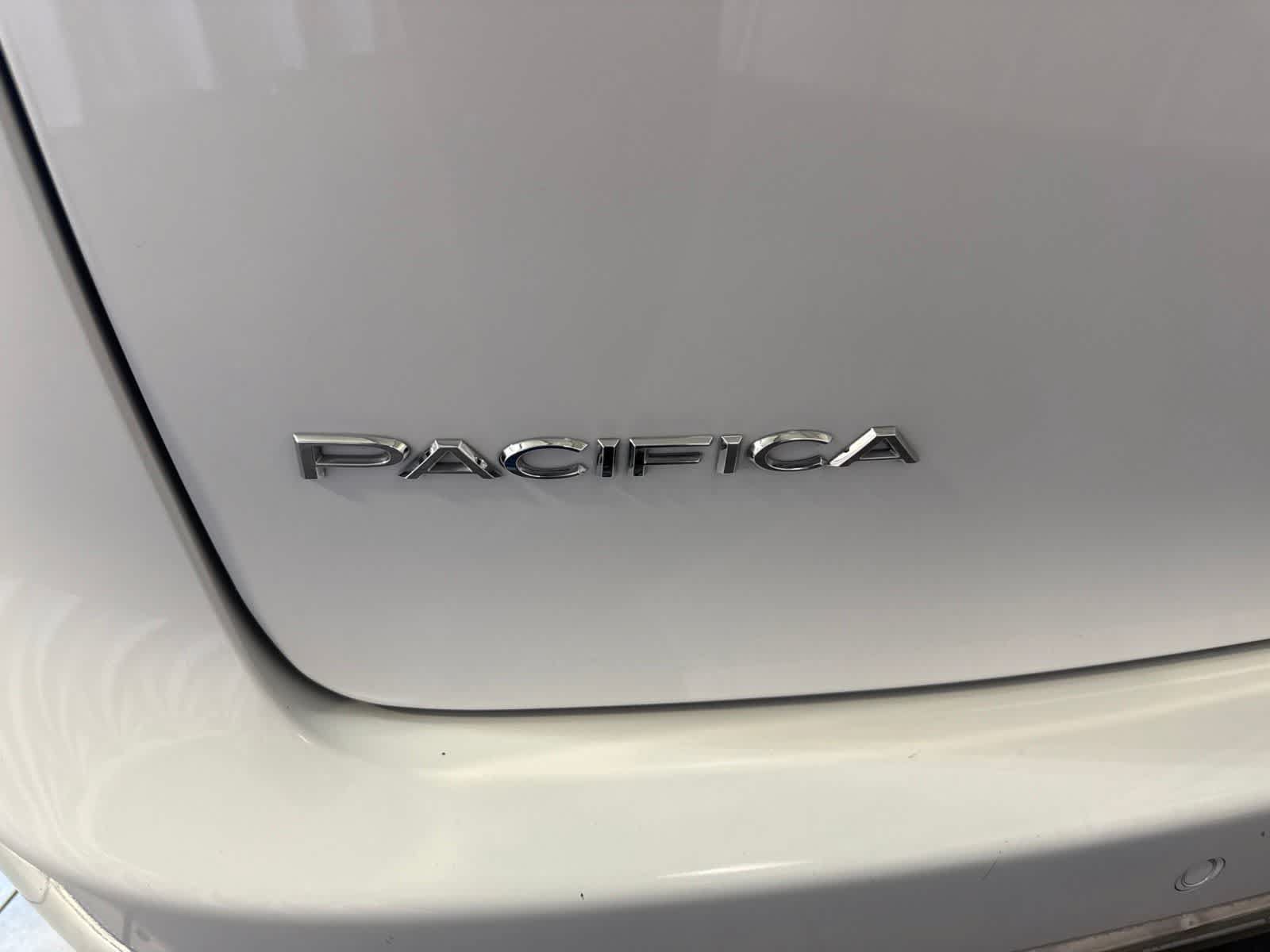 Used 2022 Chrysler Pacifica Touring-L FWD image 13