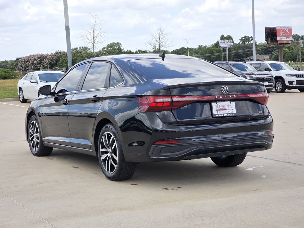 Used 2025 Volkswagen Jetta SE FWD image 3