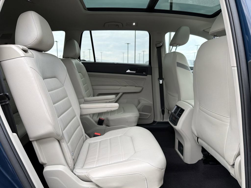 Used 2021 Volkswagen Atlas SEL Premium image 16