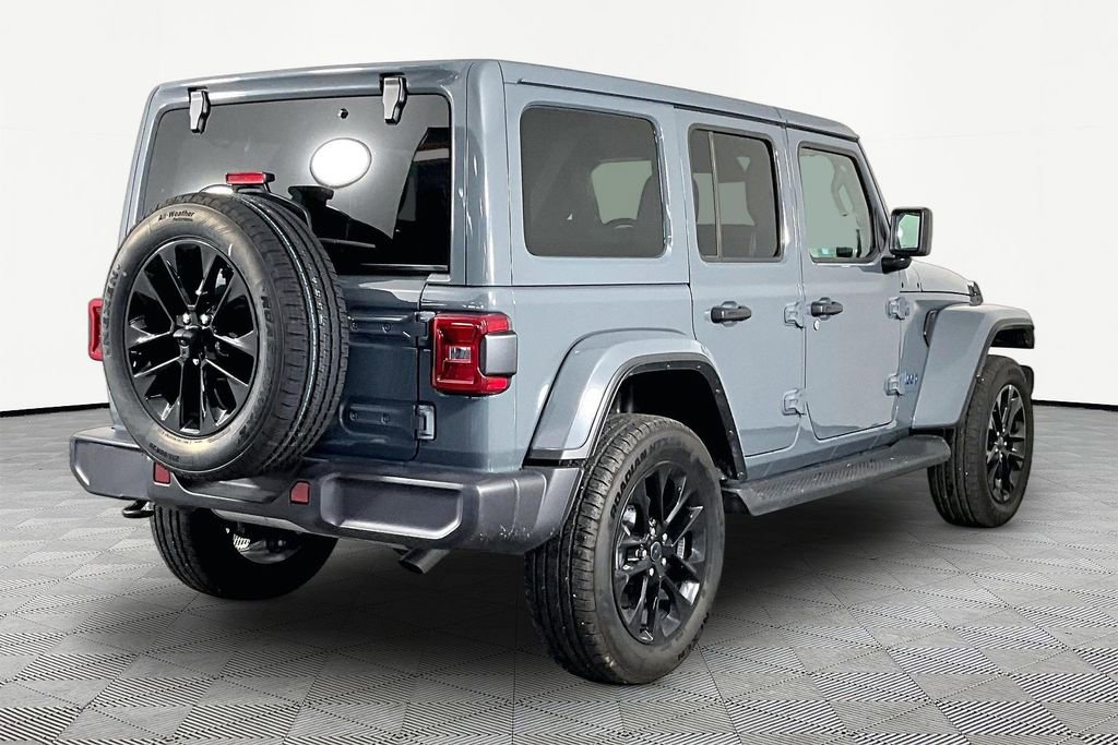 Used 2025 Jeep Wrangler Unlimited Sahara AWD/4WD image 6