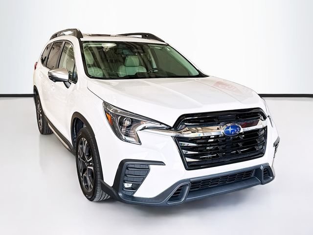 Used 2023 Subaru Ascent Limited w/ Technology Package AWD/4WD image 3