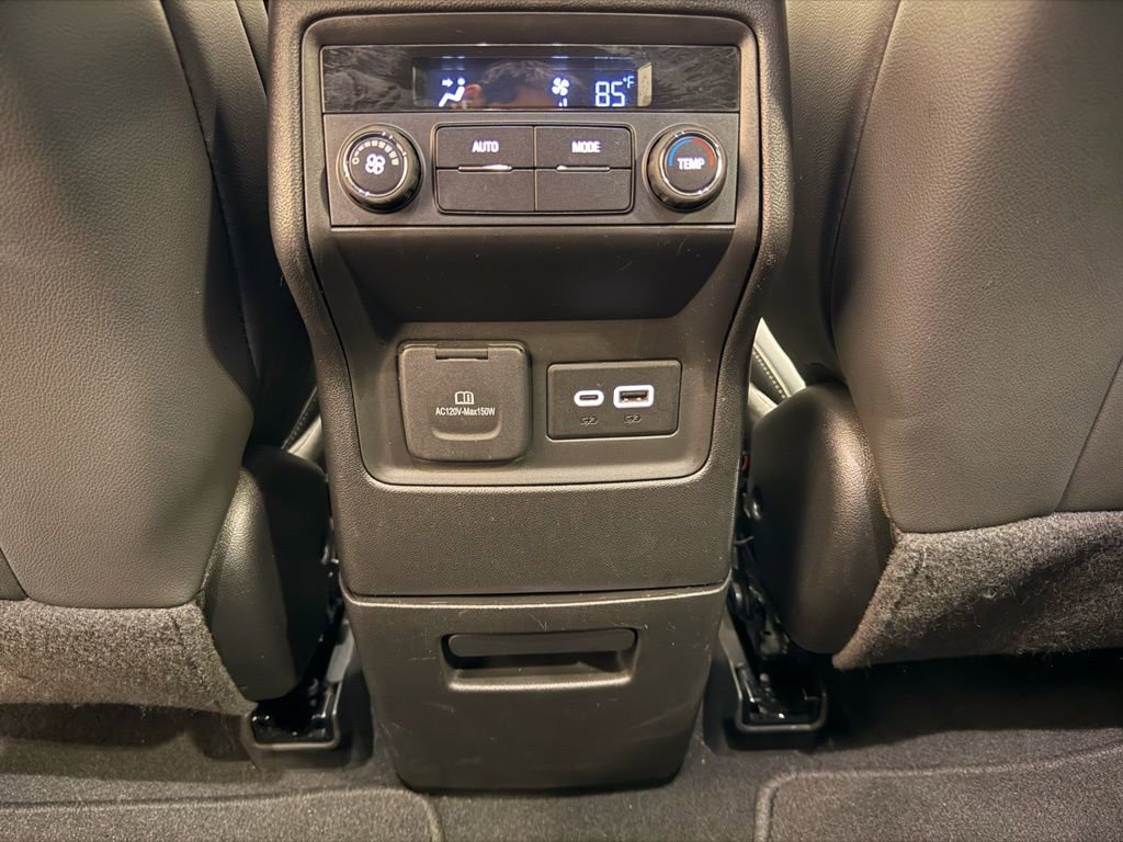 Used 2023 GMC Acadia SLT image 30