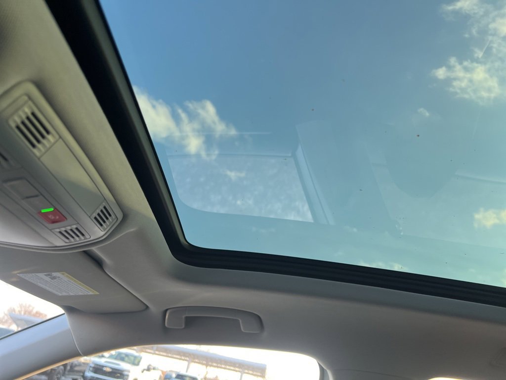 Used 2024 Volkswagen Tiguan Wolfsburg Edition image 12