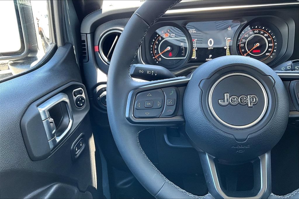 Certified 2025 Jeep Wrangler Unlimited Rubicon w/ Convenience Group AWD/4WD image 6