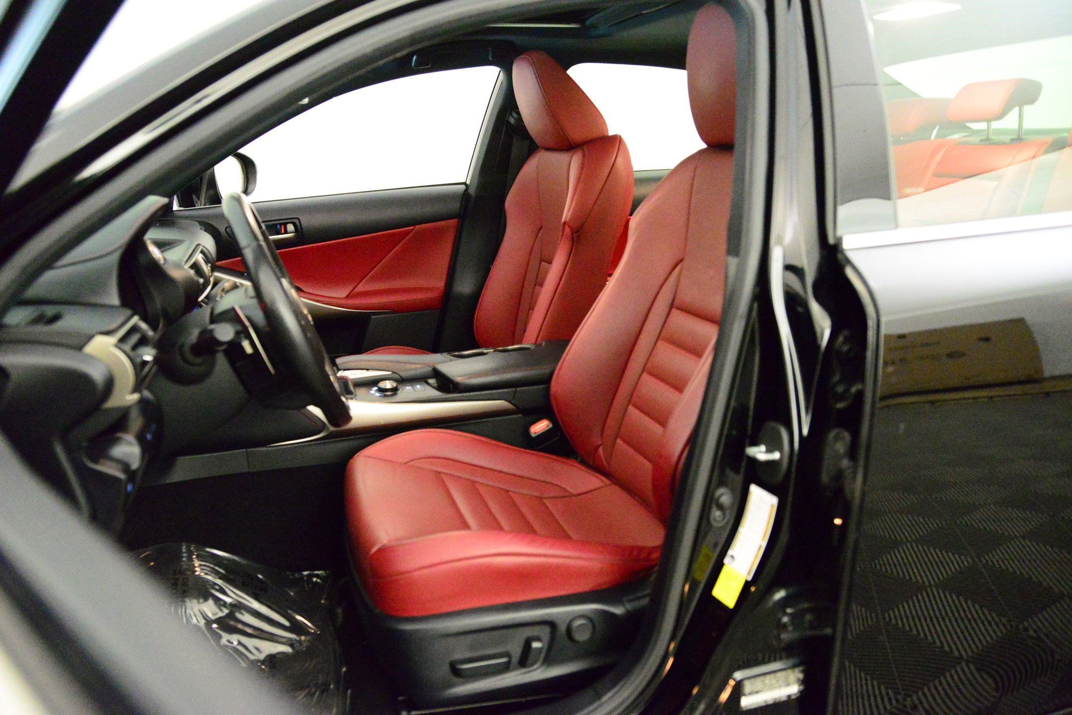 Used 2019 Lexus IS 300 AWD image 4