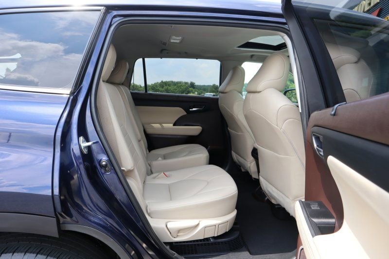 Used 2021 Toyota Highlander XLE image 21