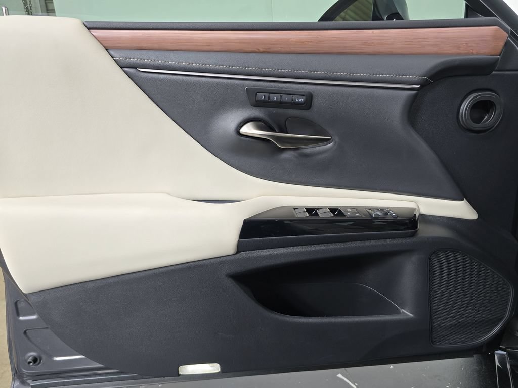 Used 2025 Lexus ES 350 w/ Premium Package FWD image 22