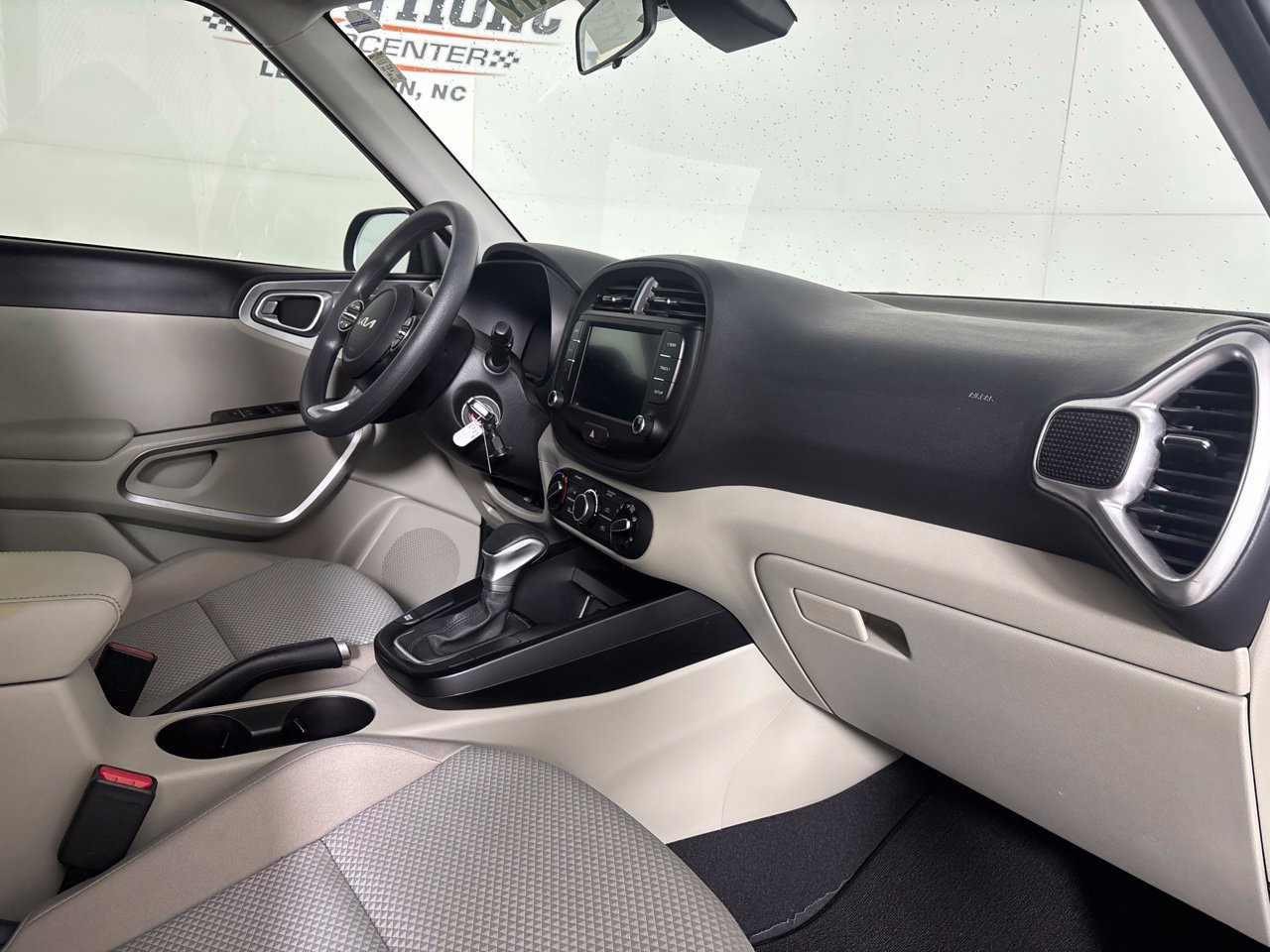 Used 2025 Kia Soul LX FWD image 31