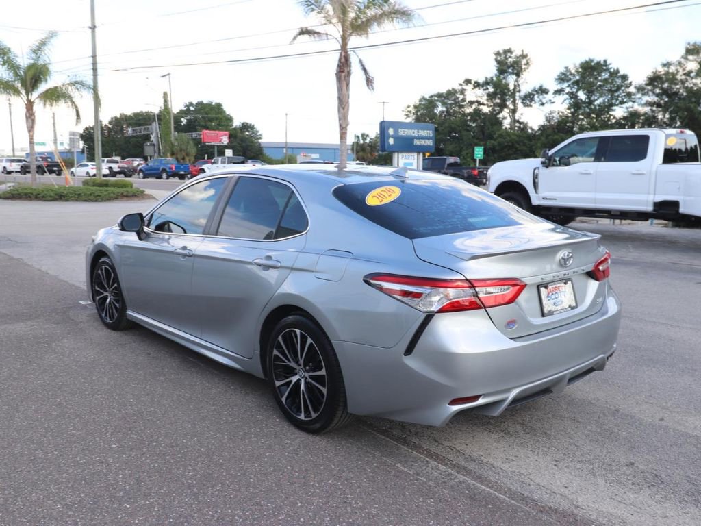 Used 2020 Toyota Camry SE FWD image 8