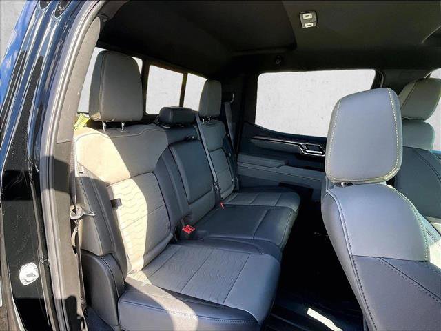 Used 2025 Chevrolet Silverado 1500 ZR2 w/ Technology Package image 28