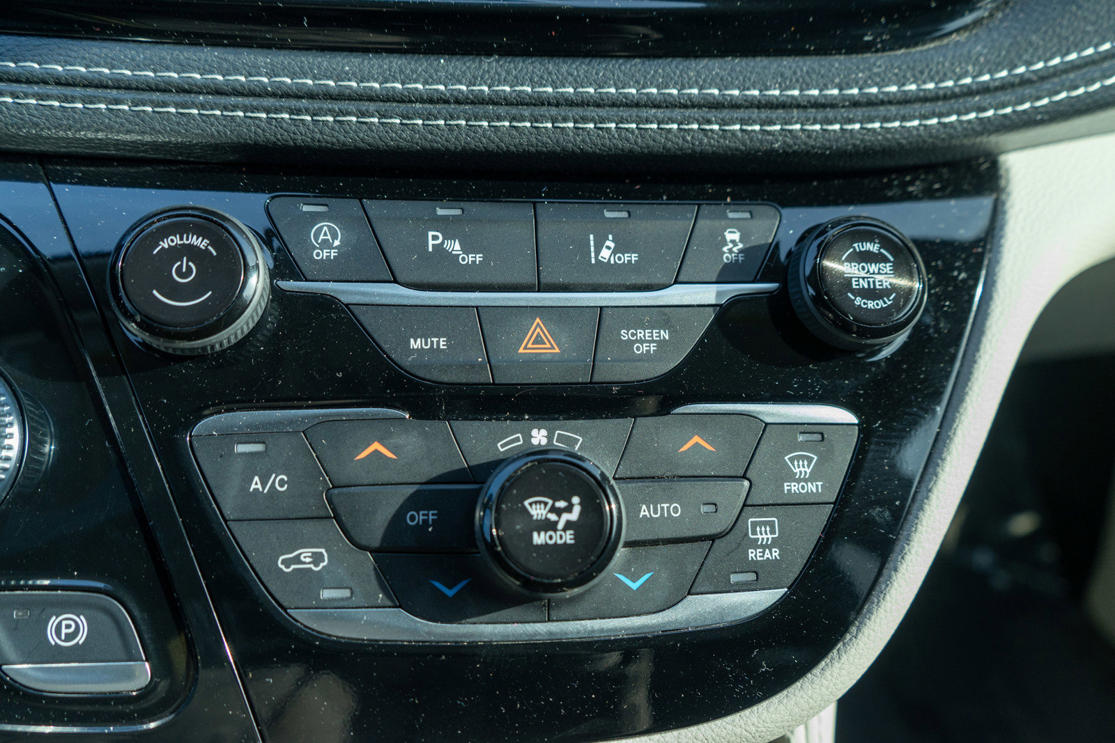 Used 2024 Chrysler Pacifica Limited image 20