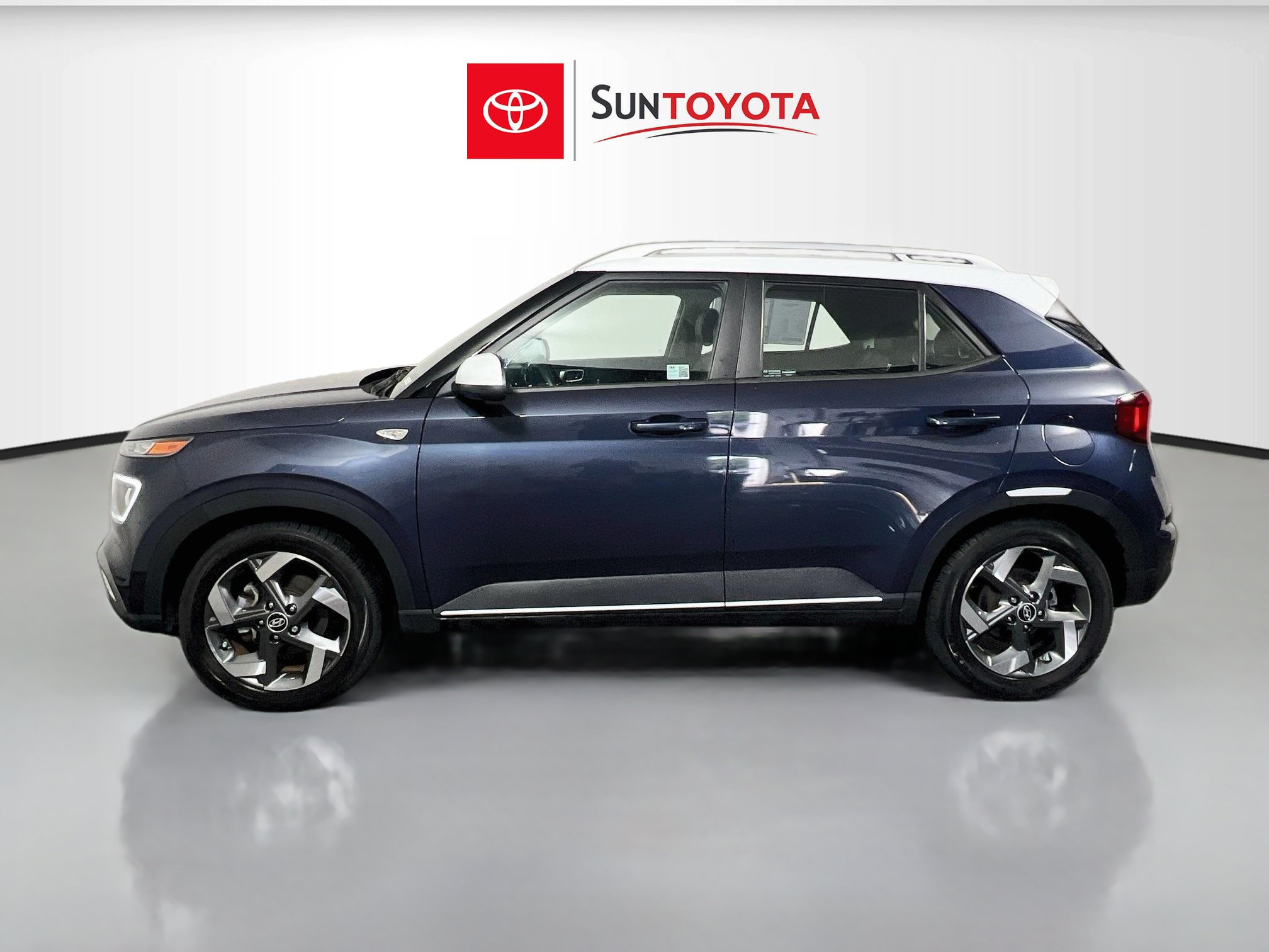 Used 2024 Hyundai Venue Limited FWD image 7
