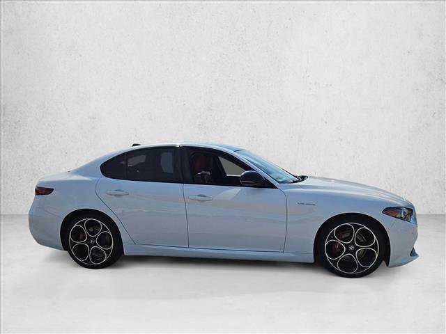 Used 2023 Alfa Romeo Giulia Veloce RWD video 4
