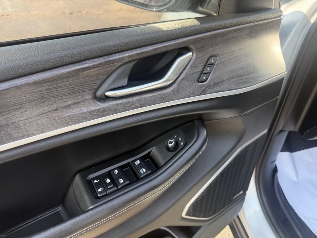 Used 2021 Jeep Grand Cherokee L Limited AWD/4WD image 12