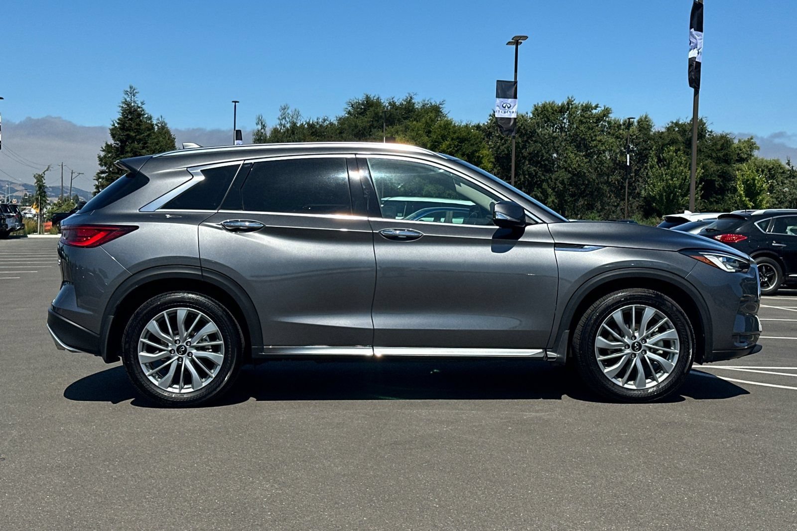 Certified 2025 INFINITI QX50 Luxe AWD/4WD image 3