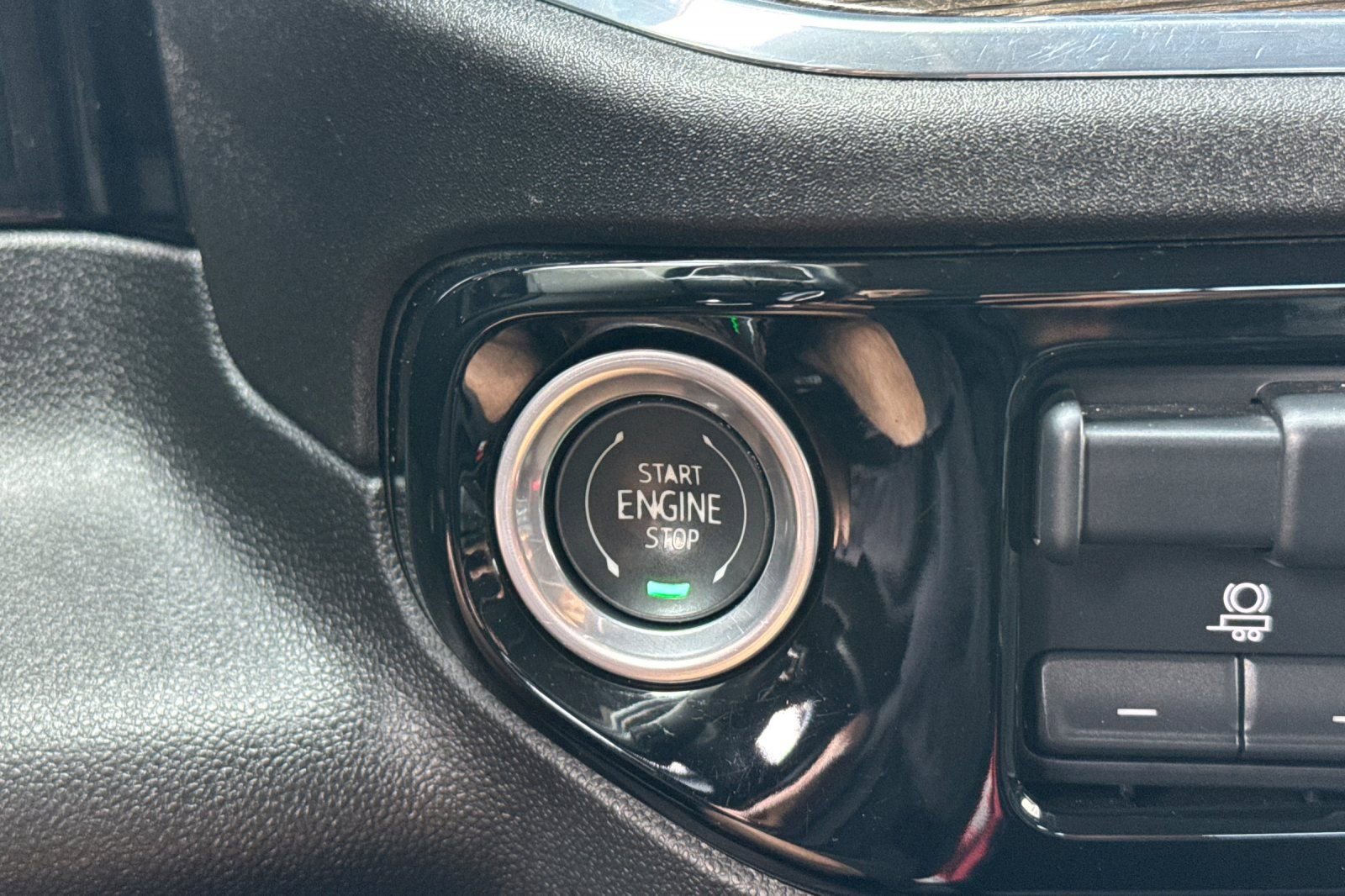 Used 2024 Chevrolet Silverado 1500 LT image 32