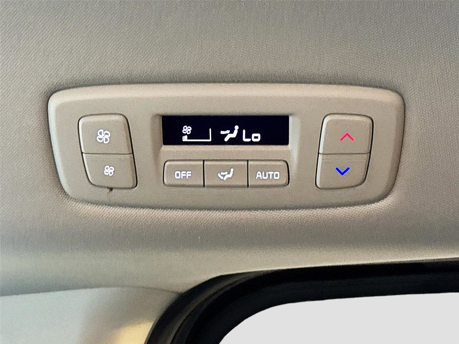 Used 2025 Kia Carnival FWD image 26