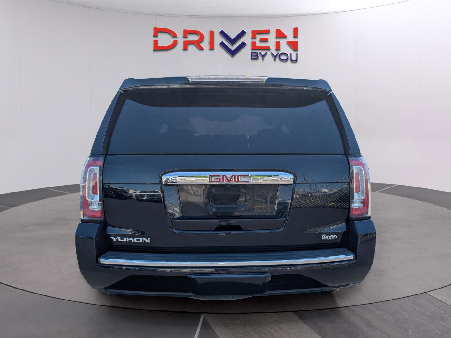 Used 2017 GMC Yukon Denali w/ Open Road Package AWD/4WD image 4