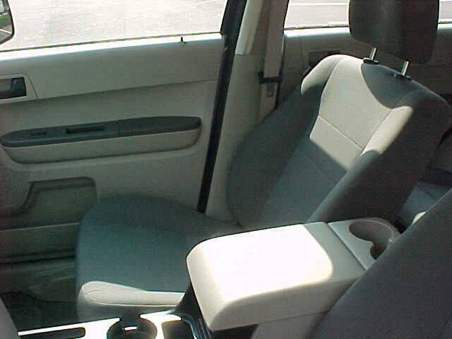 Used 2011 Ford Escape XLS w/ 102A Rapid Spec Order Code FWD image 10