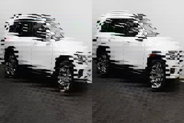 Used 2021 Mercedes-Benz GLB 250 4MATIC w/ Premium Package image 3