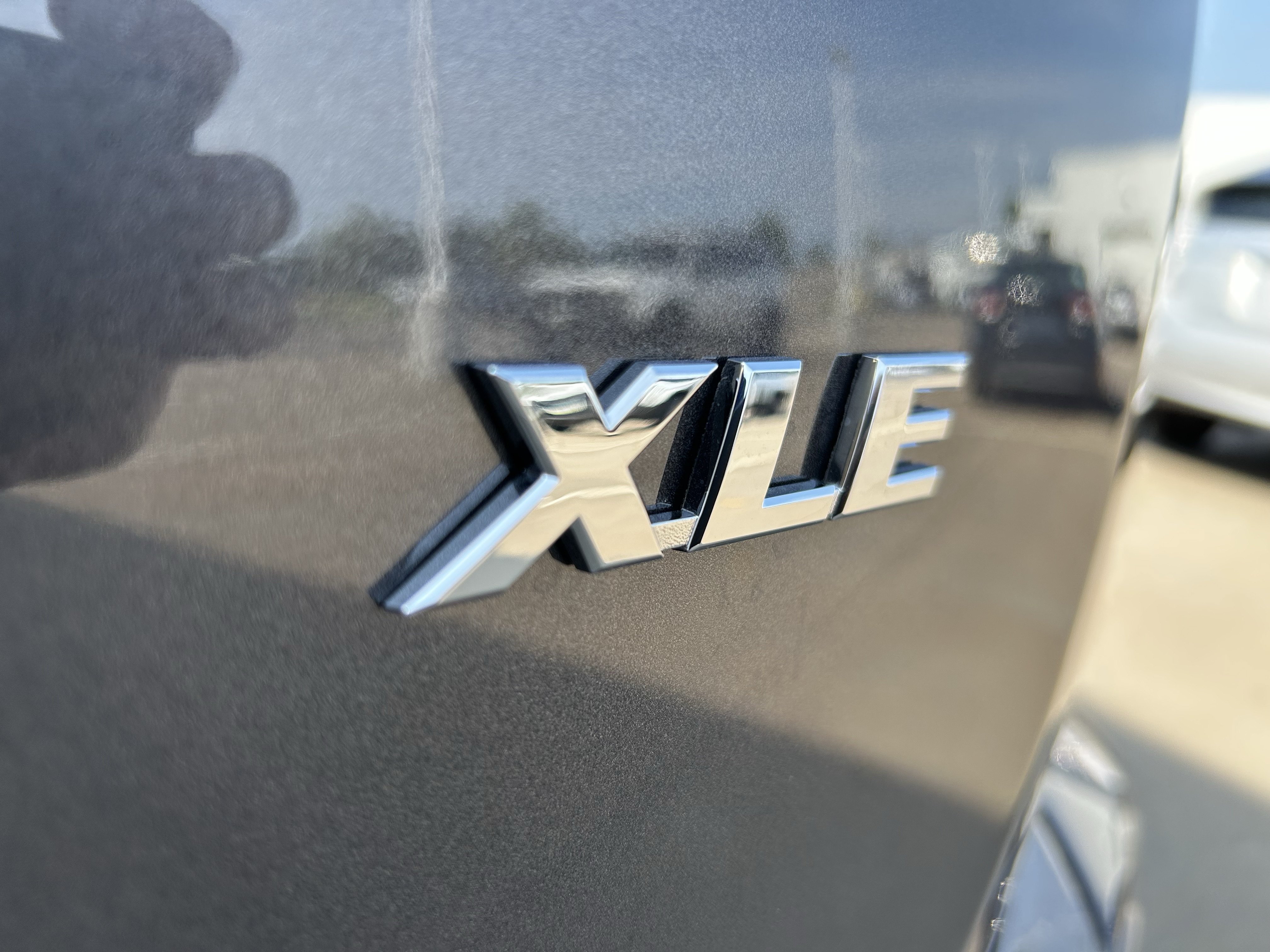 Used 2018 Toyota RAV4 XLE AWD/4WD image 9